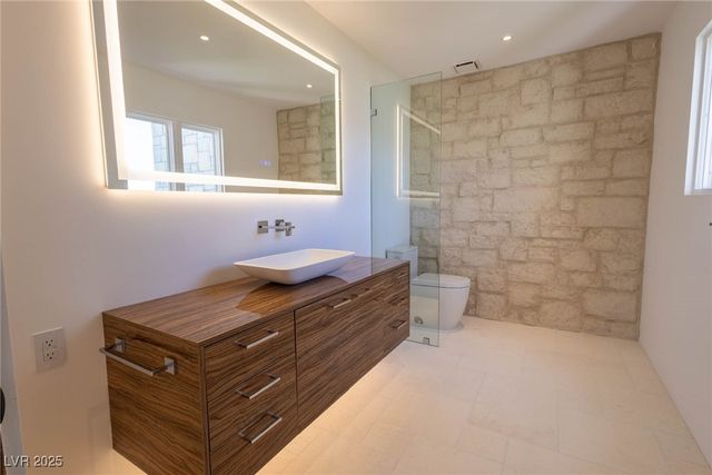 2928 Coast Line Court, Las Vegas, NV 89117