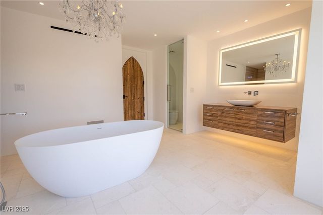 2928 Coast Line Court, Las Vegas, NV 89117