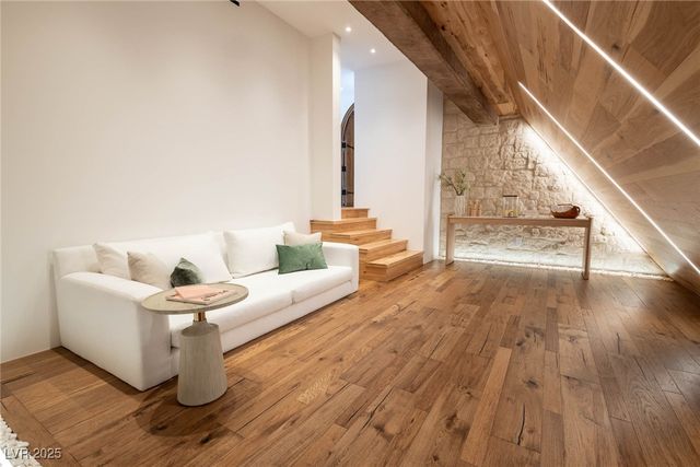 2928 Coast Line Court, Las Vegas, NV 89117