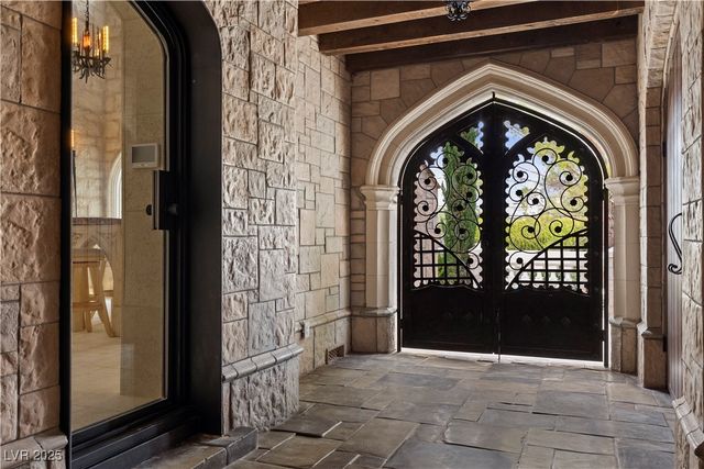 2928 Coast Line Court, Las Vegas, NV 89117