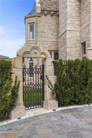 2928 Coast Line Court, Las Vegas, NV 89117