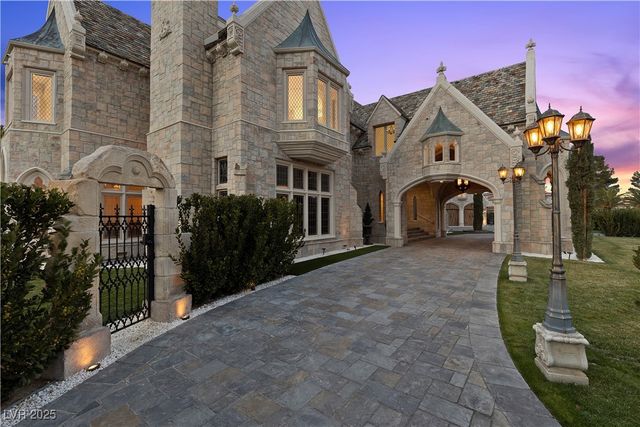 2928 Coast Line Court, Las Vegas, NV 89117