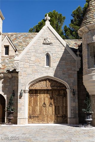 2928 Coast Line Court, Las Vegas, NV 89117