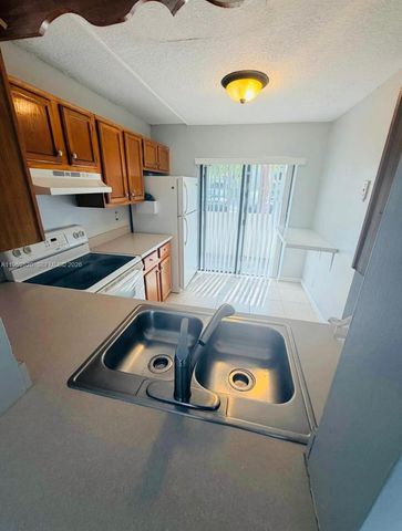 10157 NW 33rd St 4B, Coral Springs, FL 33065