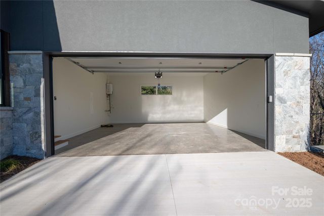 11 Kiftsgate Court, Asheville, NC 28804