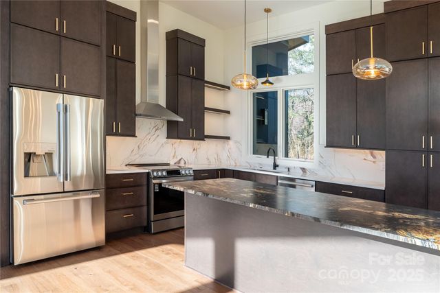 11 Kiftsgate Court, Asheville, NC 28804