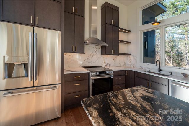 11 Kiftsgate Court, Asheville, NC 28804