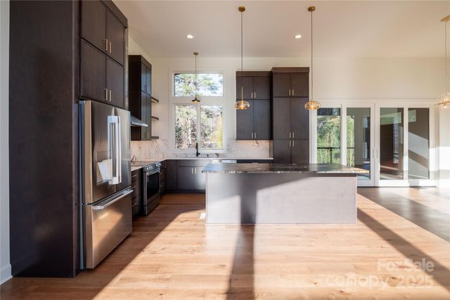 11 Kiftsgate Court, Asheville, NC 28804