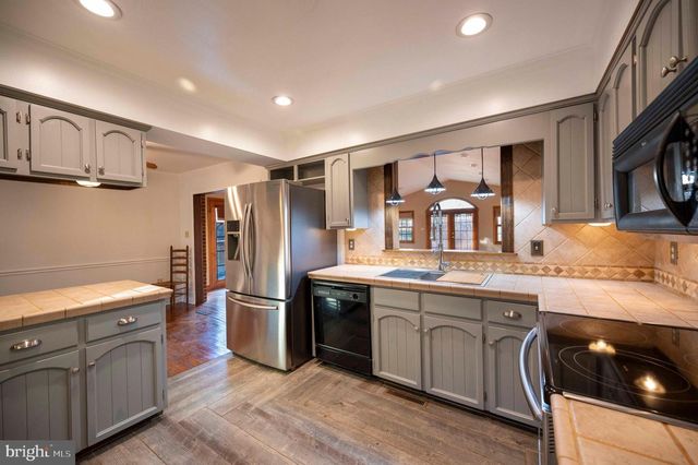 487 SKYLINE FOREST DR, Front Royal, VA 22630