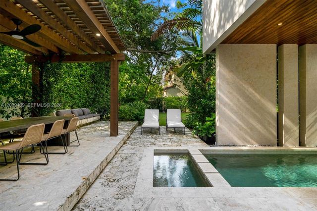 7851 SW 48th Pl, Miami, FL 33143