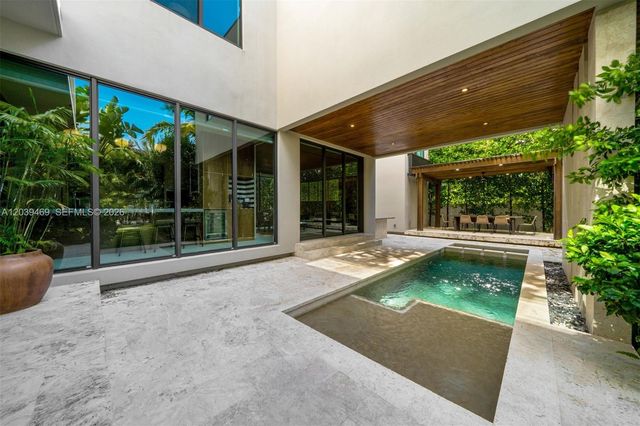 7851 SW 48th Pl, Miami, FL 33143
