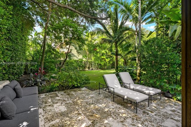 7851 SW 48th Pl, Miami, FL 33143