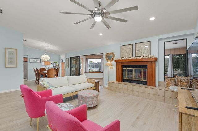 25 Cottagegate Court, Palm Coast, FL 32137