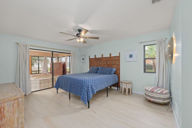 25 Cottagegate Court, Palm Coast, FL 32137