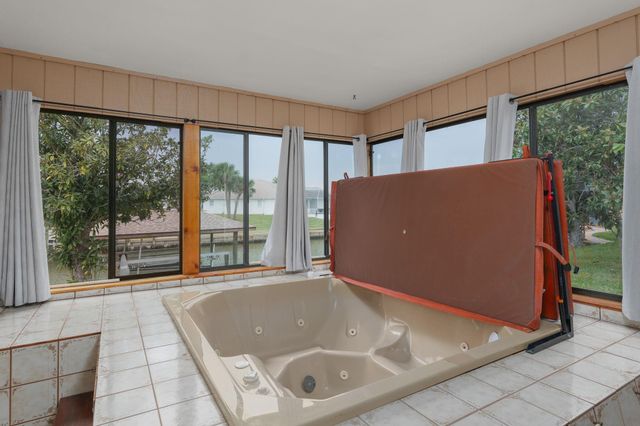 25 Cottagegate Court, Palm Coast, FL 32137