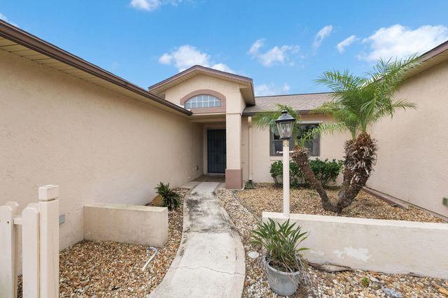 25 Cottagegate Court, Palm Coast, FL 32137