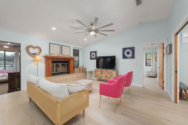 25 Cottagegate Court, Palm Coast, FL 32137