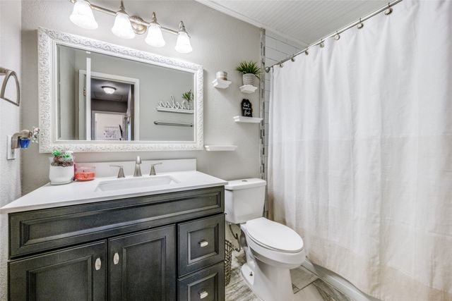 745 Winding Oak, Lake Dallas, TX 75065