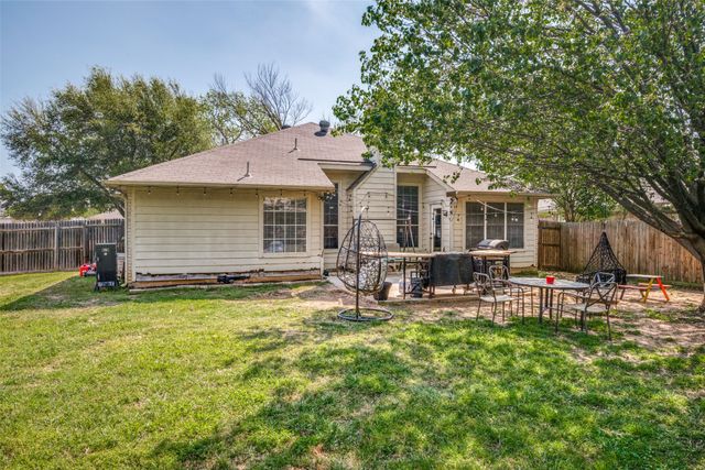 745 Winding Oak, Lake Dallas, TX 75065