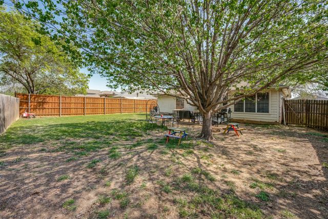 745 Winding Oak, Lake Dallas, TX 75065