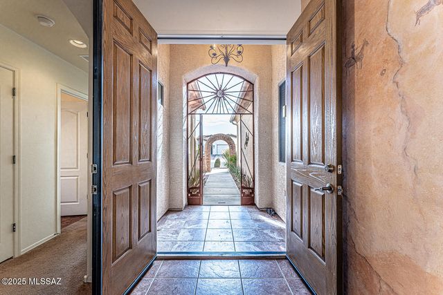 267 N Vía La Castellana, Green Valley, AZ 85614