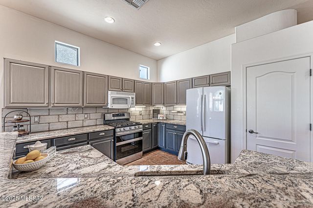 267 N Vía La Castellana, Green Valley, AZ 85614