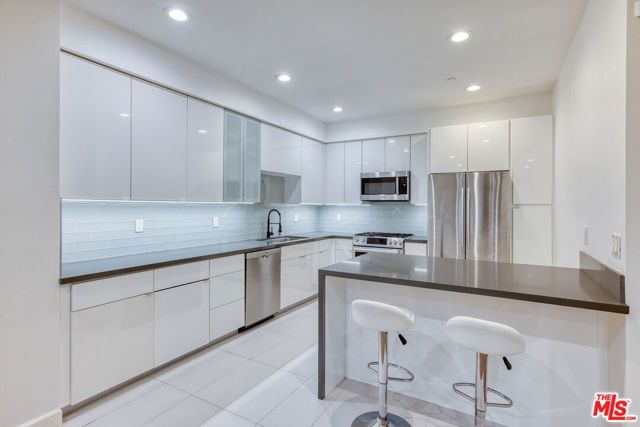 4813 Oakwood Avenue 103, Los Angeles, CA 90004