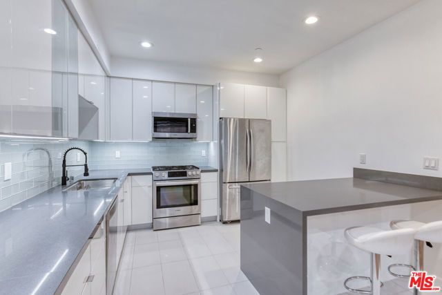 4813 Oakwood Avenue 103, Los Angeles, CA 90004