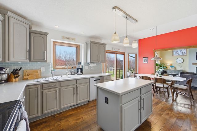 3213 SW Woods Court, Ankeny, IA 50023