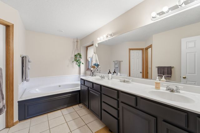 3213 SW Woods Court, Ankeny, IA 50023