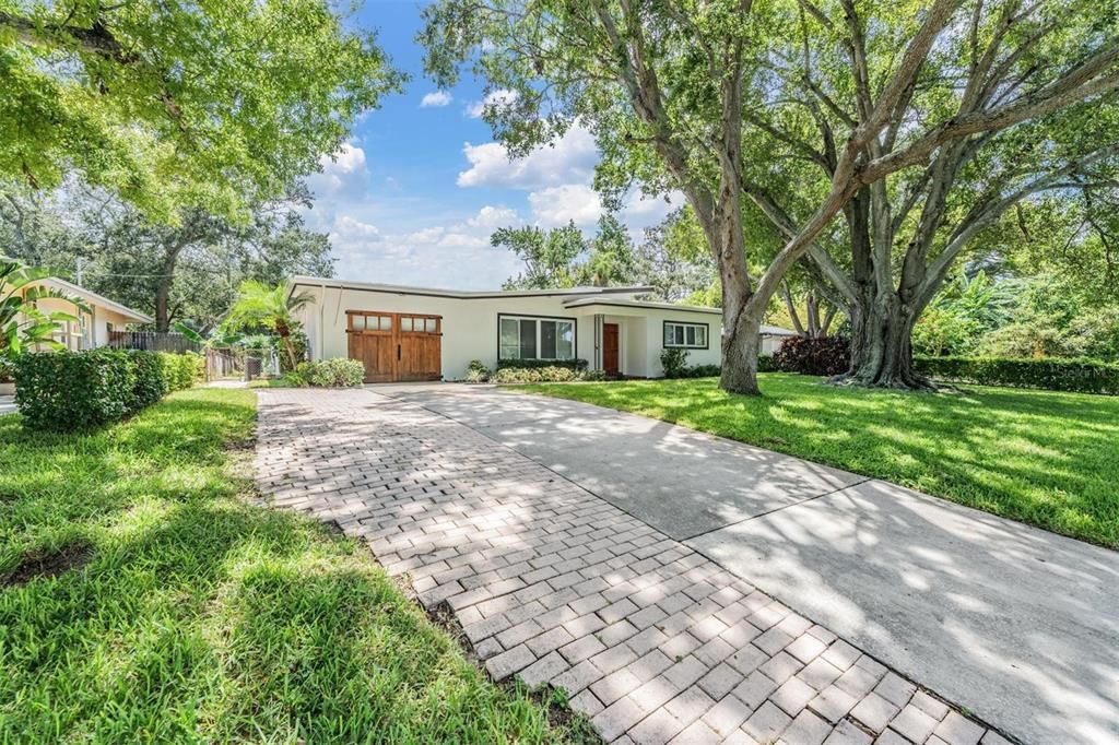 Image 29 of property listing at 559 OAKWOOD DRIVE, Largo, FL 33771