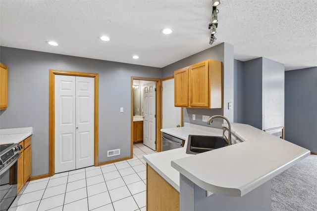 6855 Woodland Avenue 1302, West Des Moines, IA 50266