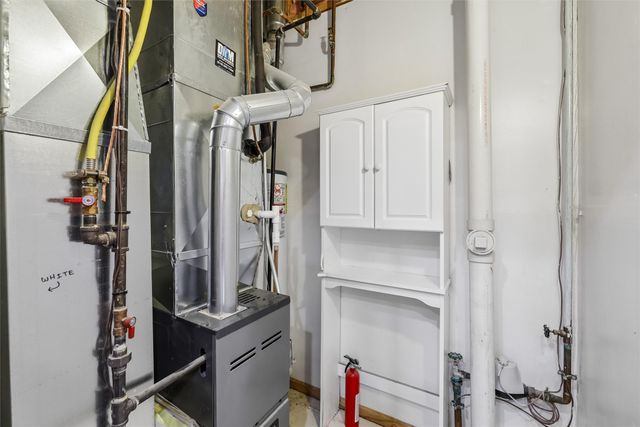 6855 Woodland Avenue 1302, West Des Moines, IA 50266