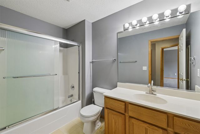 6855 Woodland Avenue 1302, West Des Moines, IA 50266