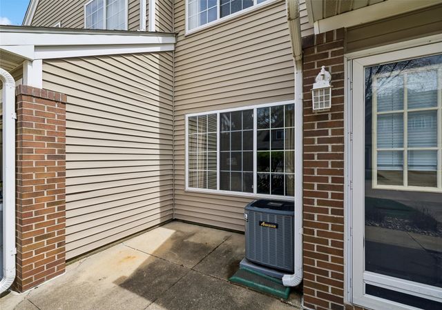 6855 Woodland Avenue 1302, West Des Moines, IA 50266