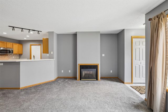 6855 Woodland Avenue 1302, West Des Moines, IA 50266