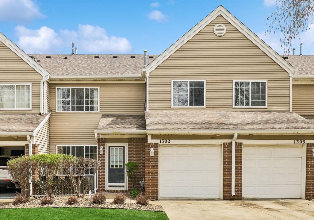 6855 Woodland Avenue 1302, West Des Moines, IA 50266