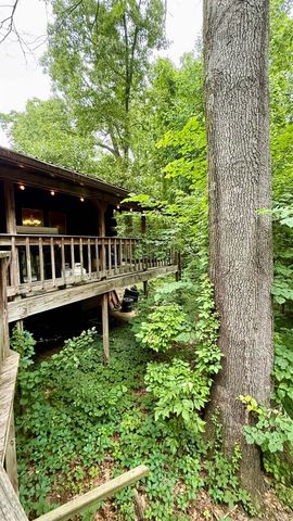 18 Oak tree Lane, Springville, IN 47462