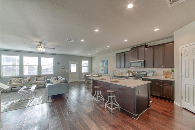 173 Flexus LN, Liberty Hill, TX 78642