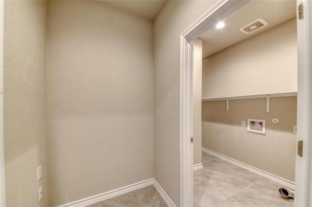 173 Flexus LN, Liberty Hill, TX 78642