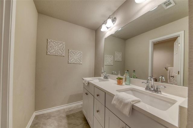 173 Flexus LN, Liberty Hill, TX 78642