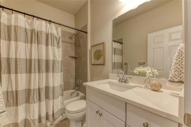 173 Flexus LN, Liberty Hill, TX 78642