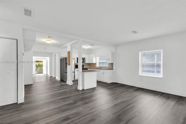 1176 NW 48th St, Miami, FL 33127