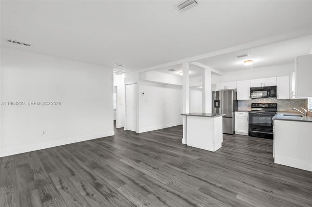 1176 NW 48th St, Miami, FL 33127