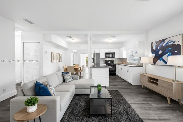 1176 NW 48th St, Miami, FL 33127