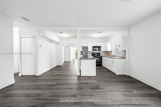 1176 NW 48th St, Miami, FL 33127