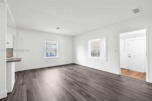 1176 NW 48th St, Miami, FL 33127