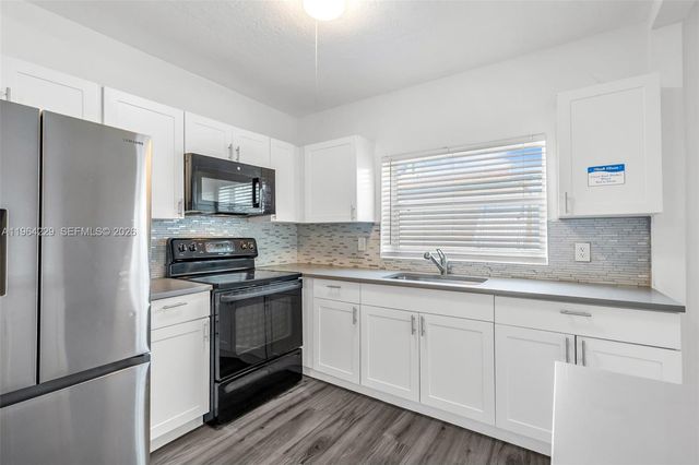 1176 NW 48th St, Miami, FL 33127