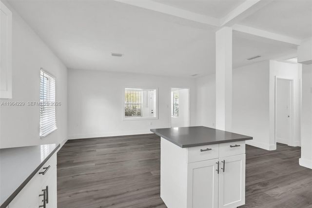 1176 NW 48th St, Miami, FL 33127