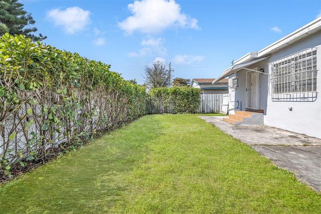 1176 NW 48th St, Miami, FL 33127